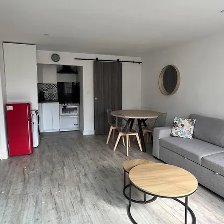 Holiday home Maison Neuve A 5 Min De Paris, 2 Et 1 Canape-lit