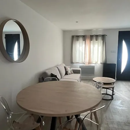 Holiday home Maison Neuve A 5 Min De Paris, 2 Et 1 Canape-lit *
